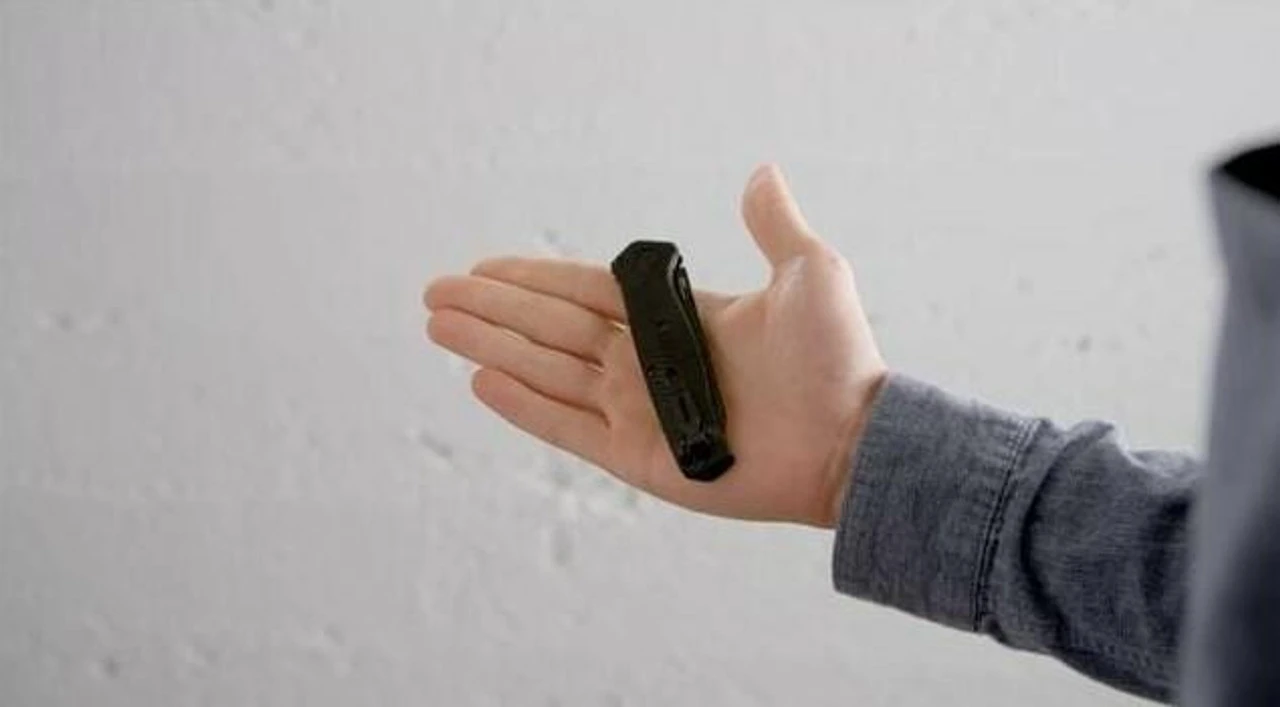 Benchmade Push Button Automatic Reverse Tanto Mediator Knife 8551BK - Image 8