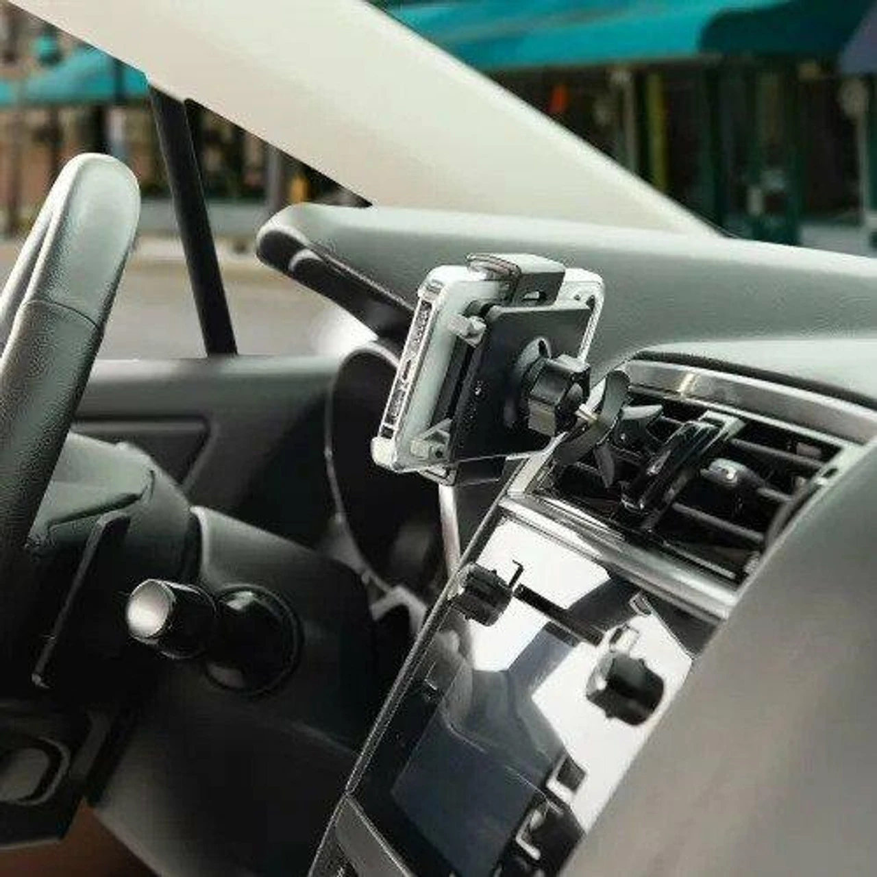 Nite Ize Squeeze Universal Vent Mount - Image 7