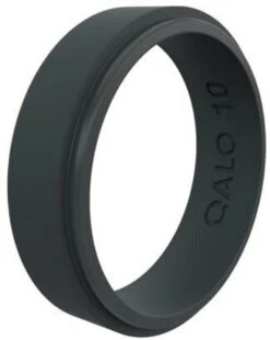 Qalo Men's Step Edge Black Narrow Polish Ring QS9-UNB